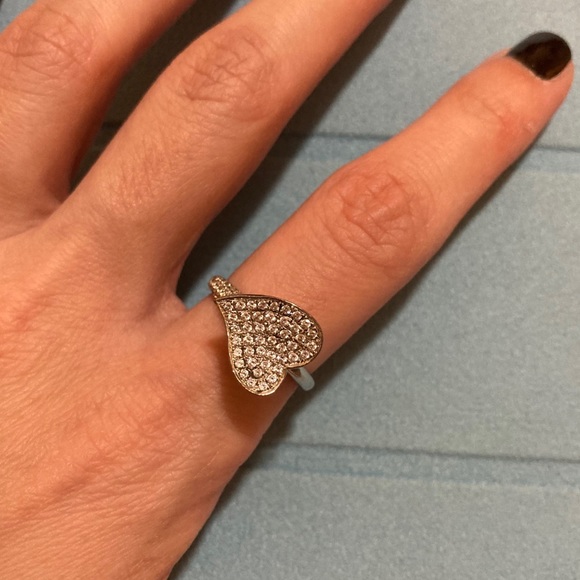 Silver heart ring - Picture 9 of 10